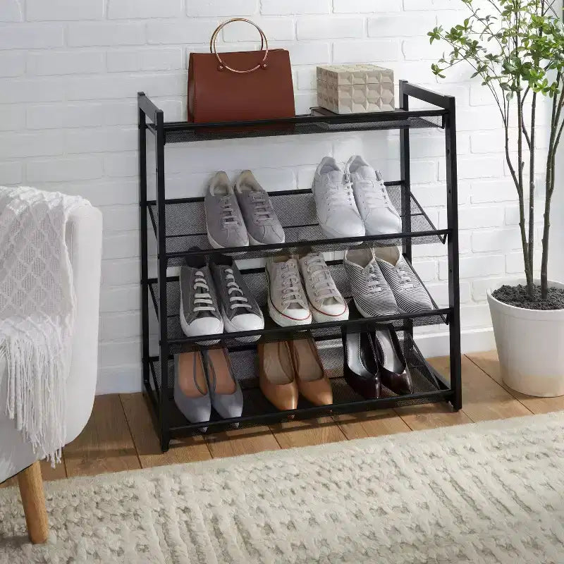 Organize It All Meuble à Chaussures 4 Niveaux en Maille Noir : Cadre en fer, 16 paires, Autoportant, Profondeur 75,7 cm
