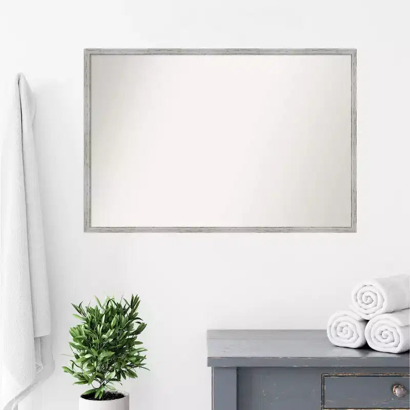 Miroir mural de salle de bain étroit en bois blanc Shiplap sans biseau 37 po x 25 po - Amanti Art : Rectangle moderne, Quincaillerie de montage incluse