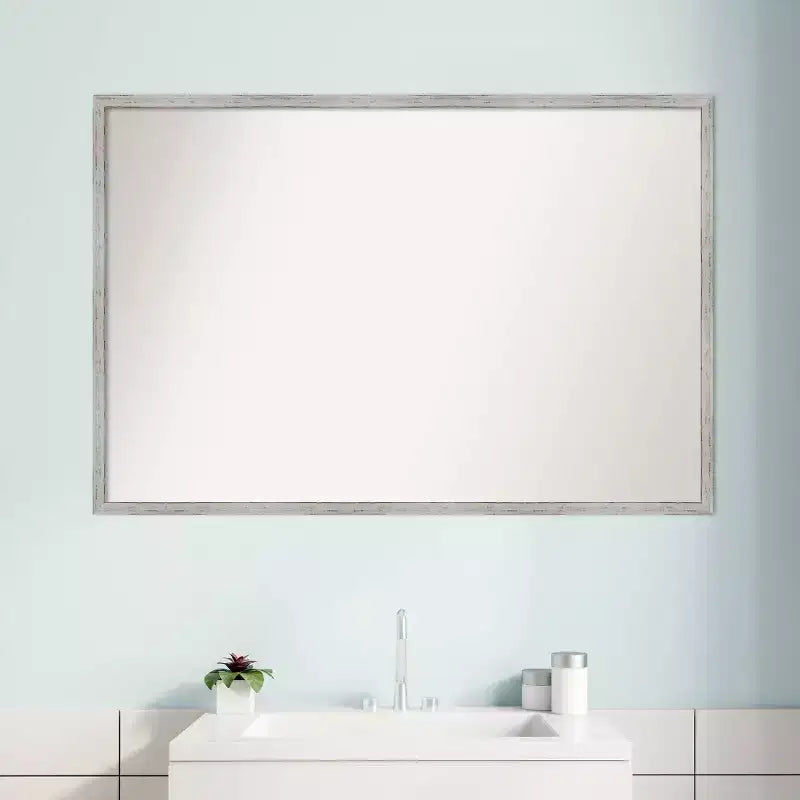Miroir mural de salle de bain étroit en bois blanc Shiplap sans biseau 37 po x 25 po - Amanti Art : Rectangle moderne, Quincaillerie de montage incluse