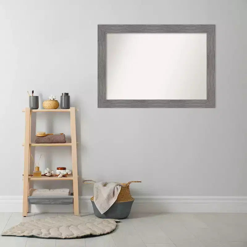Miroir mural gris Amanti Art 42"x30" avec cadre à fines rayures et sans biseau : Rectangle moderne, matériel de fixation inclus
