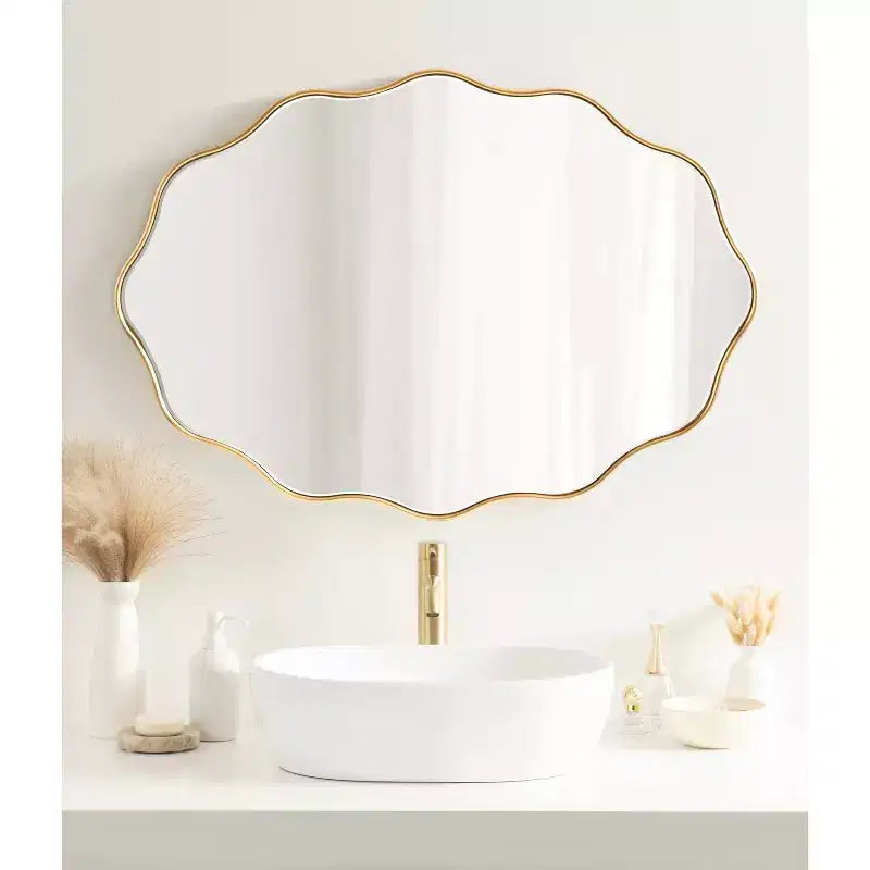 Miroir festonné ovale Viona or 24"x34" Kate & Laurel All Things Decor