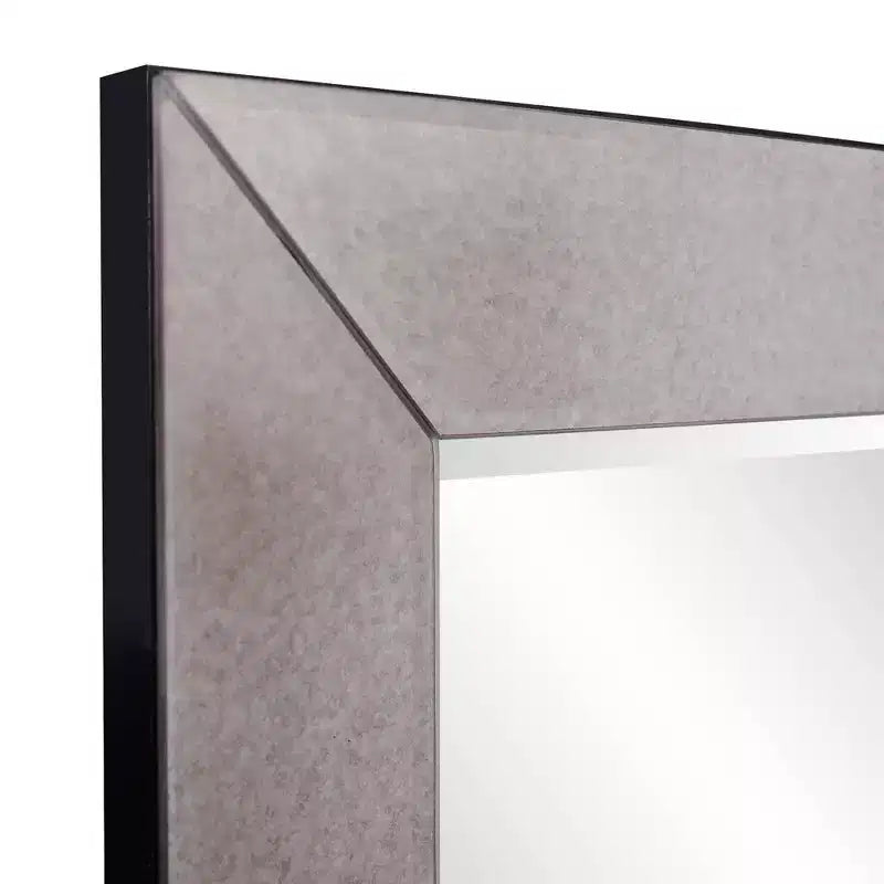 Miroir mural rectangulaire Howard Elliott 27"x38" Tyler Dillon encadré blanc brillant orné : style moderne, cadre en polyuréthane, aucun assemblage requis