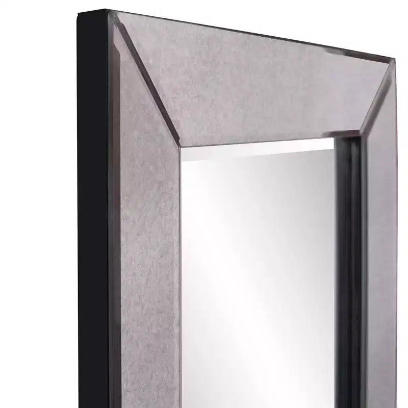 Miroir mural rectangulaire Howard Elliott 27"x38" Tyler Dillon encadré blanc brillant orné : style moderne, cadre en polyuréthane, aucun assemblage requis