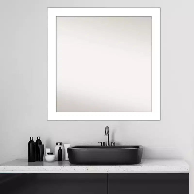 Miroir mural de salle de bain blanc sans biseau 30 po x 30 po - Amanti Art : carré moderne pour coiffeuse, quincaillerie de montage incluse