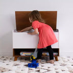 Humble Crew Morgan Coffre à jouets mi-siècle pour enfants avec couvercle à fermeture douce et étagère de rangement, bois/blanc