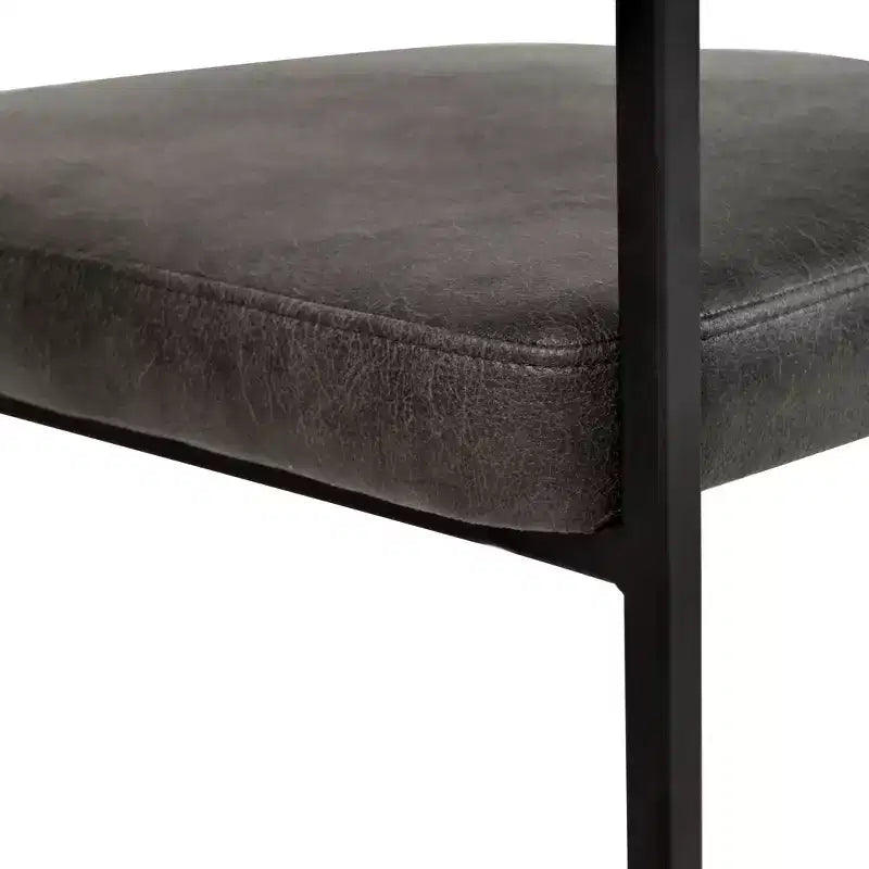 Lot de 4 chaises de salle à manger avec accoudoirs LeisureMod Aero Modern Curve Back, revêtement en cuir, assise confortable avec support rembourré pour salles à manger et cuisines