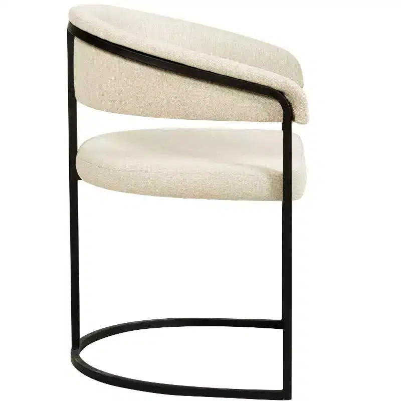Lot de 4 chaises de salle à manger avec accoudoirs LeisureMod Aero Modern Curve Back, revêtement en cuir, assise confortable avec support rembourré pour salles à manger et cuisines