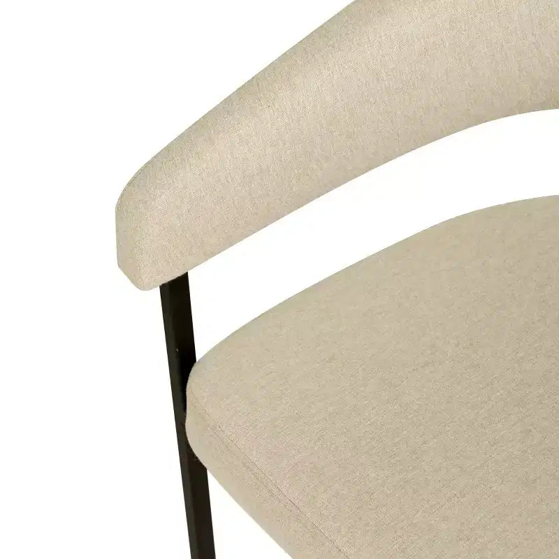 Lot de 4 chaises de salle à manger avec accoudoirs LeisureMod Aero Modern Curve Back, revêtement en cuir, assise confortable avec support rembourré pour salles à manger et cuisines