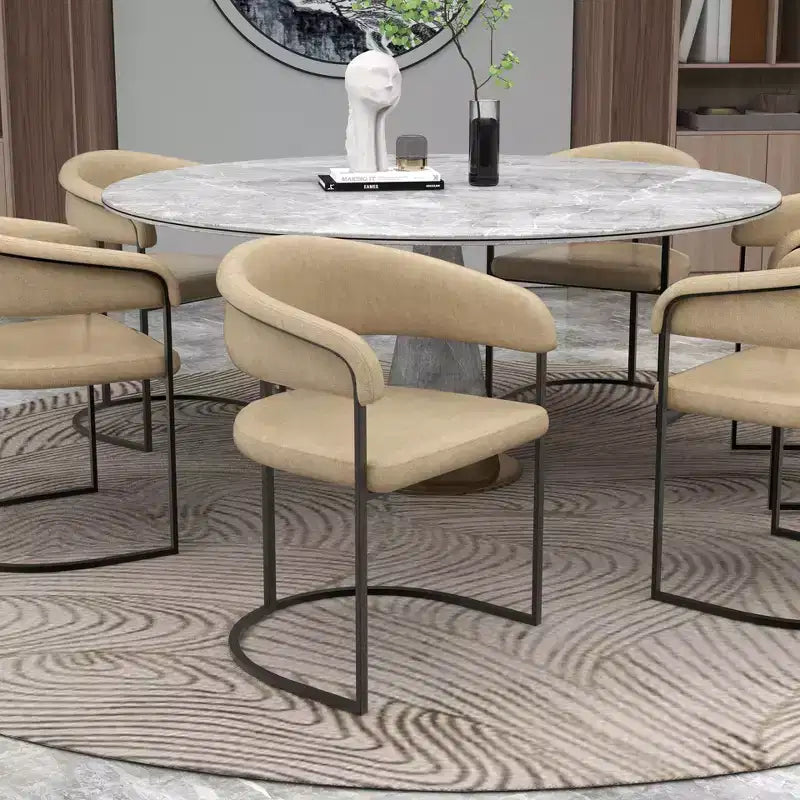 Lot de 4 chaises de salle à manger avec accoudoirs LeisureMod Aero Modern Curve Back, revêtement en cuir, assise confortable avec support rembourré pour salles à manger et cuisines