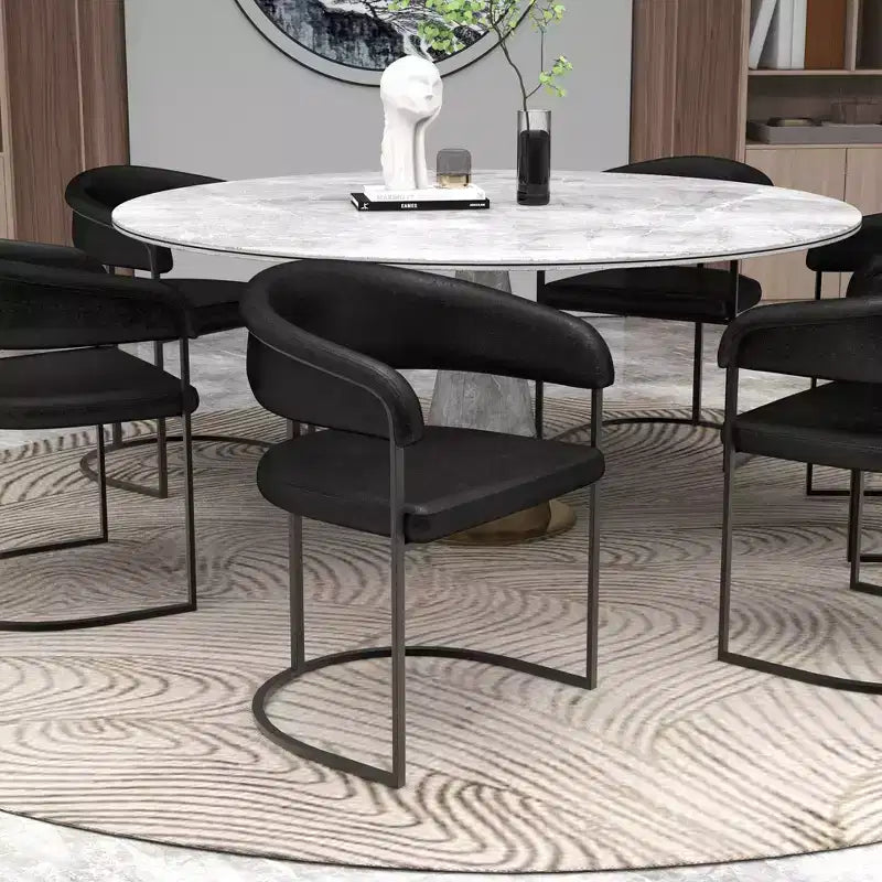 Lot de 4 chaises de salle à manger avec accoudoirs LeisureMod Aero Modern Curve Back, revêtement en cuir, assise confortable avec support rembourré pour salles à manger et cuisines