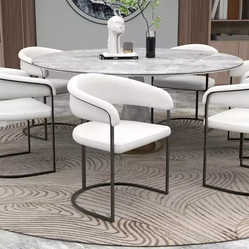 Lot de 4 chaises de salle à manger avec accoudoirs LeisureMod Aero Modern Curve Back, revêtement en cuir, assise confortable avec support rembourré pour salles à manger et cuisines