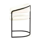 Lot de 4 chaises de salle à manger avec accoudoirs LeisureMod Aero Modern Curve Back, revêtement en cuir, assise confortable avec support rembourré pour salles à manger et cuisines