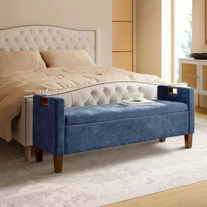 Banc de rangement Daniel avec pieds en bois massif et poignées creuses|ART OF LIVING DESIGNS