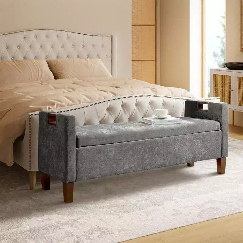 Banc de rangement Daniel avec pieds en bois massif et poignées creuses|ART OF LIVING DESIGNS