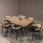 Chaise de salle à manger LeisureMod Ervilla en osier avec assise en cuir et cadre en acier noir, assise confortable pour salles à manger et cuisines