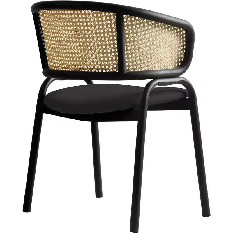 Chaise de salle à manger LeisureMod Ervilla en osier avec assise en cuir et cadre en acier noir, assise confortable pour salles à manger et cuisines