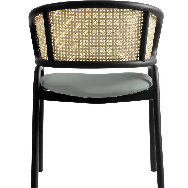 Chaise de salle à manger LeisureMod Ervilla en osier avec assise en cuir et cadre en acier noir, assise confortable pour salles à manger et cuisines
