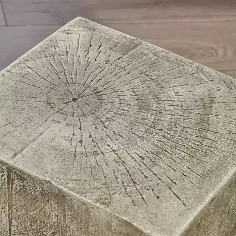 Table d'appoint peinte à la main en béton léger Waylon de Christopher Knight Home