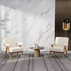 Chaise en bois rembourrée GDFStudio Merry avec accoudoirs