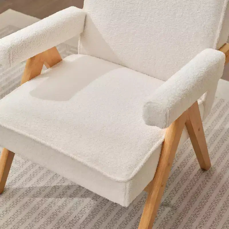 Chaise en bois rembourrée GDFStudio Merry avec accoudoirs