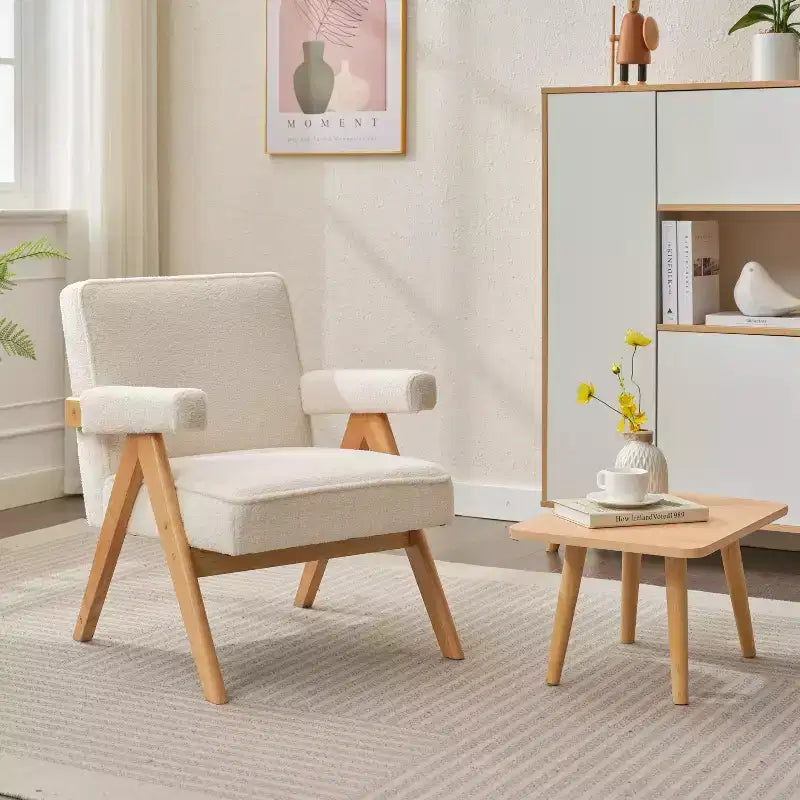 Chaise en bois rembourrée GDFStudio Merry avec accoudoirs