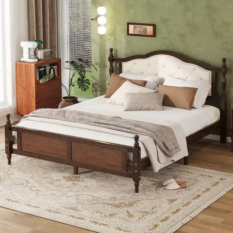 Lit en bois de pin Whisen Queen avec tête de lit capitonnée et pied de lit à panneau