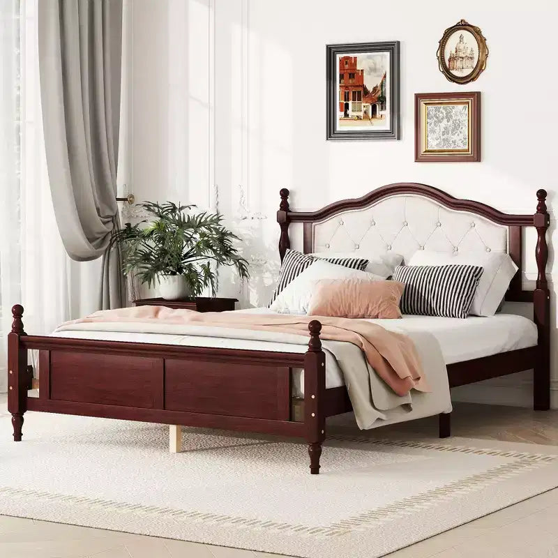 Lit en bois de pin Whisen Queen avec tête de lit capitonnée et pied de lit à panneau
