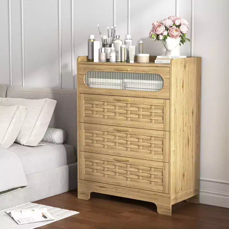 Commode verticale GDFStudio Katherine Farmhouse 41.34 H en bois avec quatre tiroirs et poignées dorées