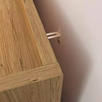 Commode verticale GDFStudio Katherine Farmhouse 41.34 H en bois avec quatre tiroirs et poignées dorées