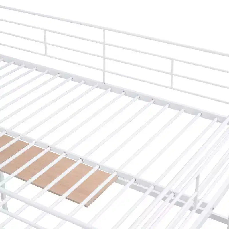 Lit mezzanine en métal double/grand format avec bureau et grille métallique, cadre de lit en métal élégant avec échelle de rangement latérale et armoire - ModernLuxe