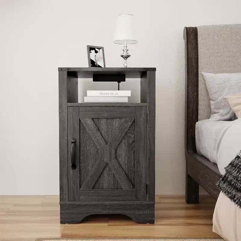 Table de chevet Heynemo Farmhouse avec station de charge, Table de chevet haute avec design en X, Table d'appoint rustique en bois