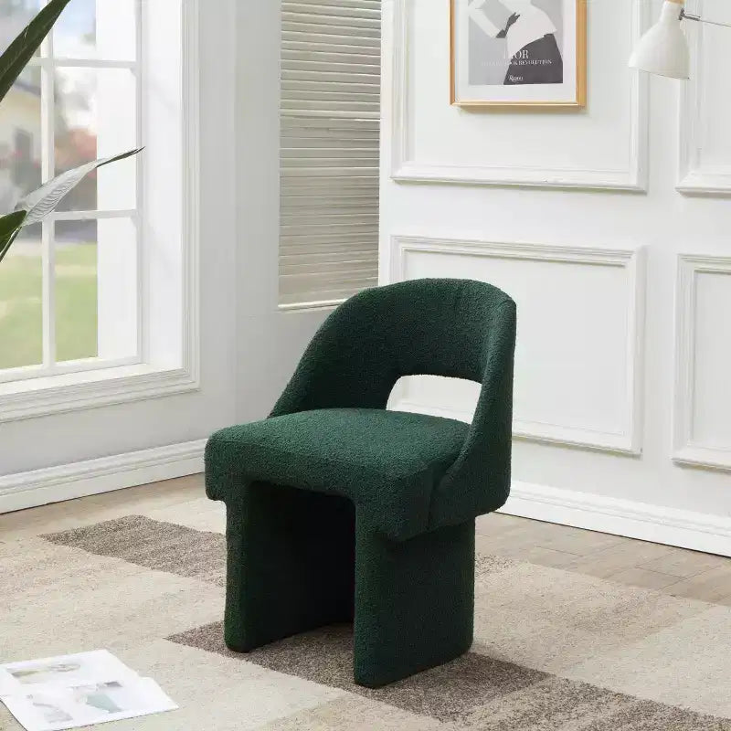 Fauteuil d'appoint moderne LeisureMod Quell avec boucle latérale – Siège élégant et confortable, dossier incurvé, parfait pour le salon, la chambre ou le boudoir