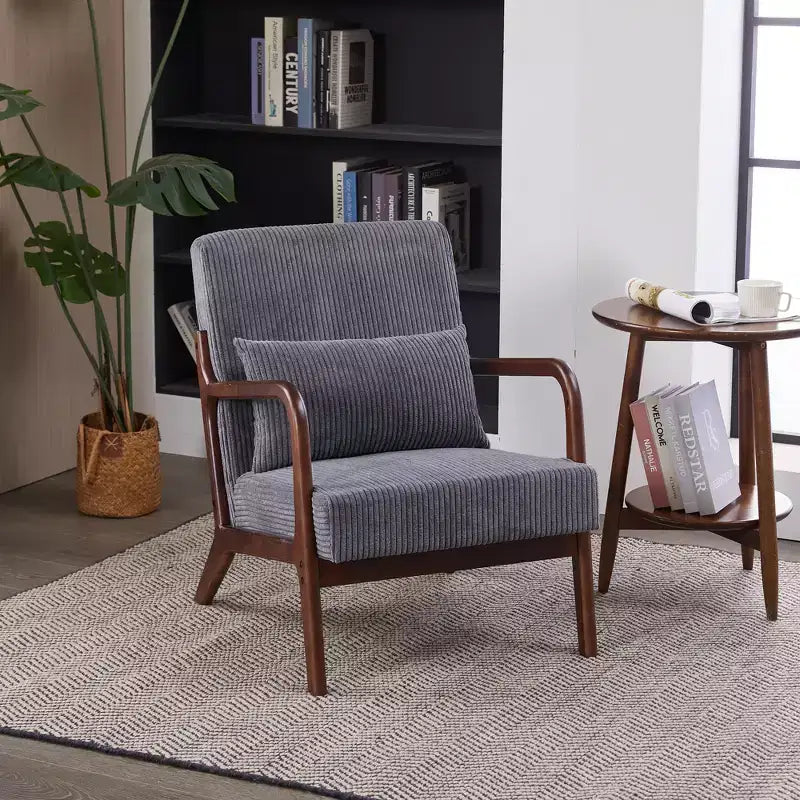 Fauteuil rembourré en bois massif Sigrid de style moderne du milieu du siècle avec coussin de GDFStudio