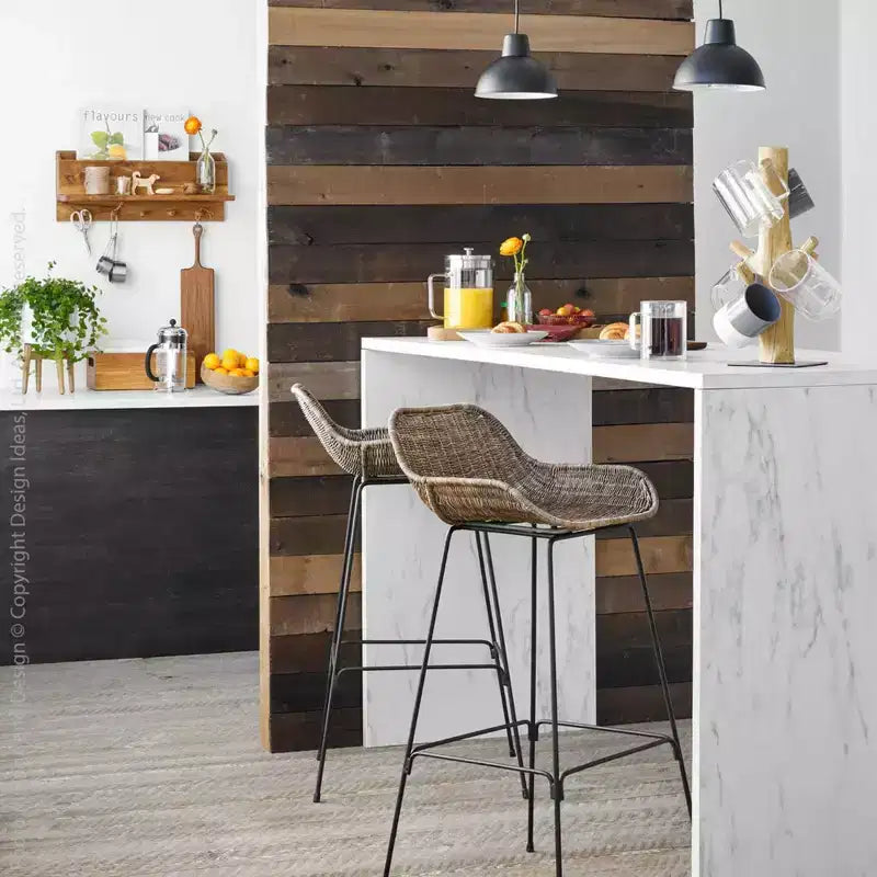 texxture Lot de 2 tabourets de bar Ormond en rotin tressé, meubles de salle à manger ou de cuisine intérieurs et extérieurs pour table ou véranda avec pieds en métal, naturel