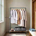 LEDREM Portant à Vêtements Roulant avec Étagère, Portant Robuste Style Tuyau Industriel pour Chambre à Coucher, Buanderie, Présentation Commerciale