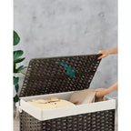 Panier de rangement avec couvercle, 105 L (27,7 gallons US) Tressé. Comprend des poignées, une doublure amovible et un cadre métallique.