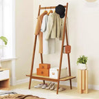 Portant à vêtements en bambou Costway avec tringle, étagère en rotin et 5 crochets en cuivre – café/naturel