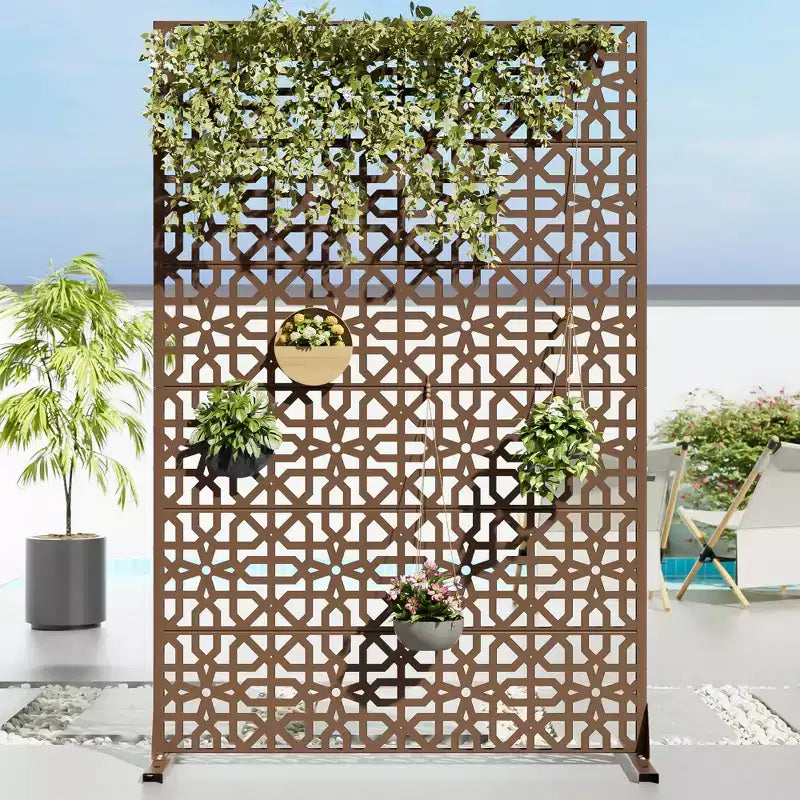 Jardinière en métal marron Dovelina 72 H47W avec treillis pour écran d'intimité pour terrasse de café, jardin et balcons
