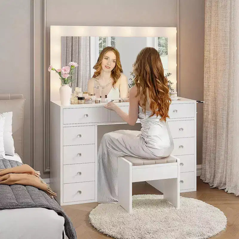 Coiffeuse avec lumières, coiffeuse de ferme avec multiprise, coiffeuse avec plateau en verre et 5 tiroirs, coiffeuse avec miroir pour chambre à coucher
