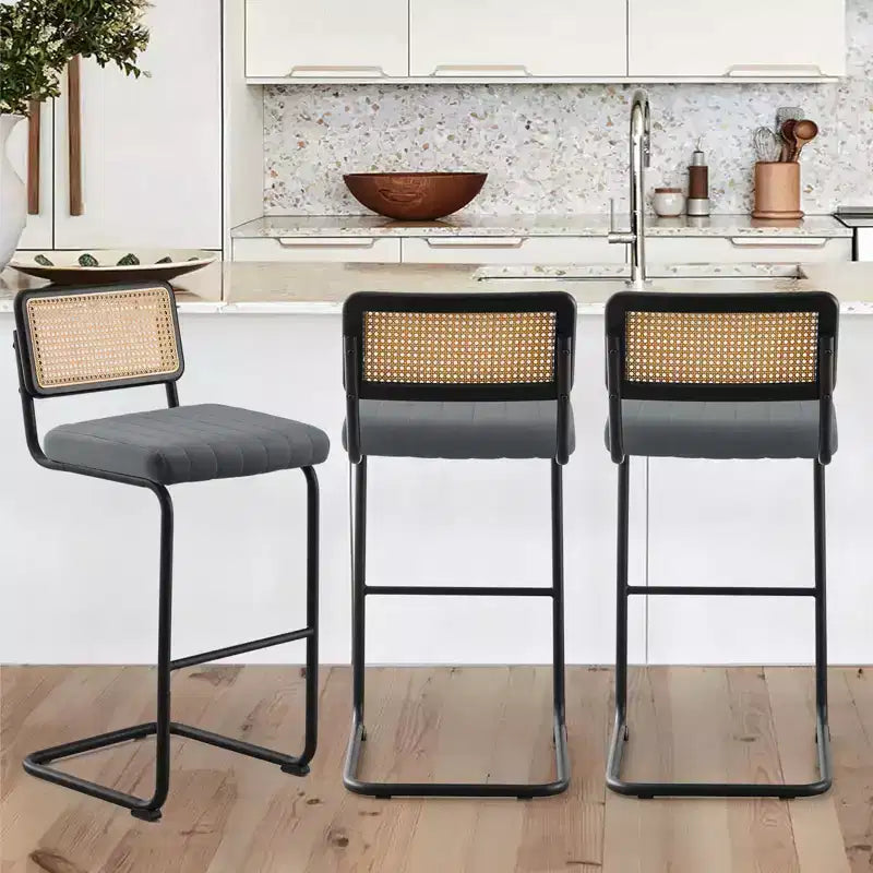 Bekrvio 30 Tabourets de bar pivotants lot de 2/3/4 avec dossier en rotin, revêtement en velours et cadre en métal noir, tabouret de cuisine moderne du milieu du siècle pour îlot de cuisine et bar