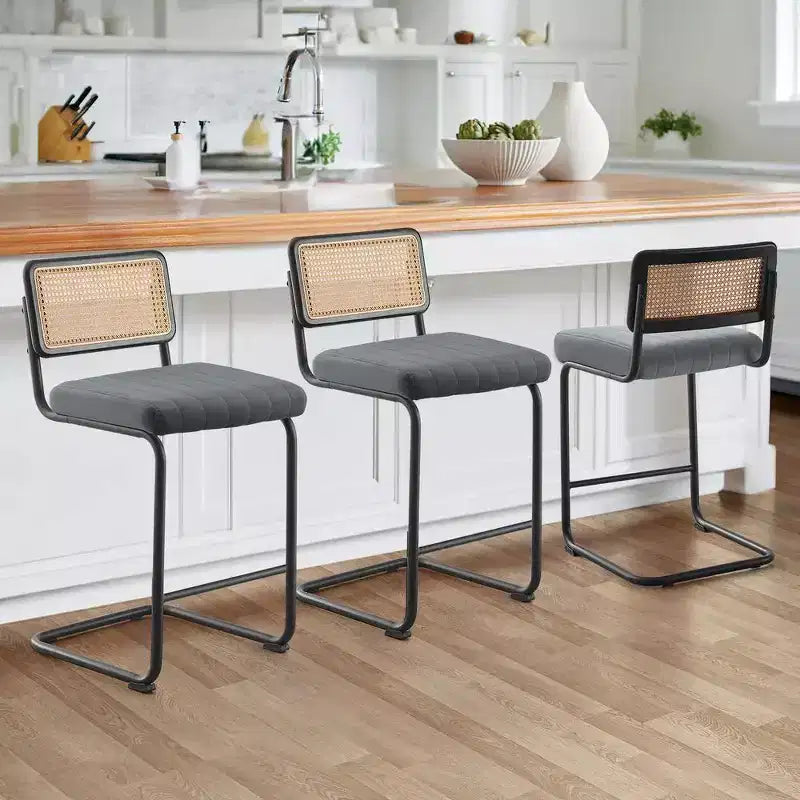 Bekrvio 30 Tabourets de bar pivotants lot de 2/3/4 avec dossier en rotin, revêtement en velours et cadre en métal noir, tabouret de cuisine moderne du milieu du siècle pour îlot de cuisine et bar