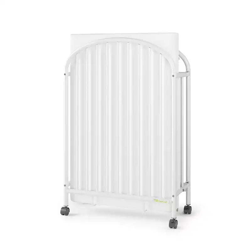 Lit de bébé pliant portable compact Child Craft Sweet Dreamer avec arche, 3 matelas de lit de bébé et 2 roulettes verrouillables, construction durable, facile à nettoyer (blanc)