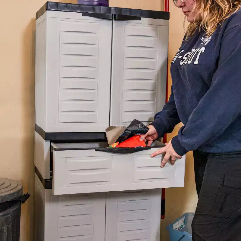 Armoire de rangement en plastique Sunnydaze avec 2 étagères réglables et 1 tiroir - 57