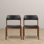 Chaises de salle à manger GDFStudio Edmund en bois massif et similicuir (lot de 2) de style moderne du milieu du siècle