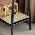 Christopher Knight Home Samantha Portant à vêtements trapézoïdal moderne de 65 po en bois de chêne massif avec étagère en rotin