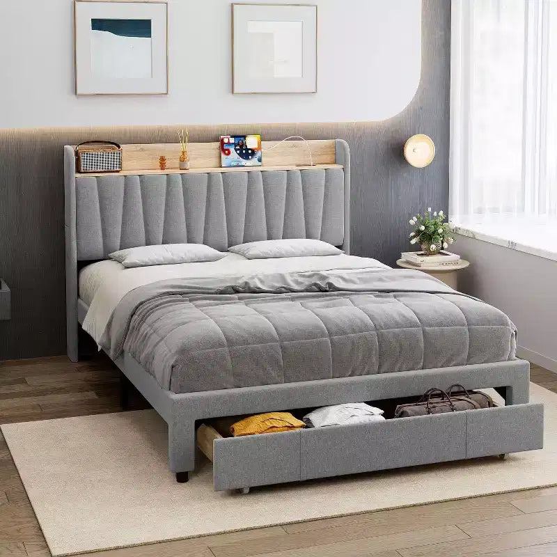 Cadre de lit King Size avec tête de lit de rangement, station de charge, plateforme rembourrée avec tiroirs, lattes en bois robustes, sans sommier tapissier, gris clair
