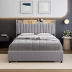Cadre de lit King Size avec tête de lit de rangement, station de charge, plateforme rembourrée avec tiroirs, lattes en bois robustes, sans sommier tapissier, gris clair
