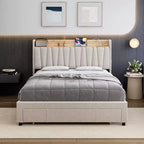 Cadre de lit King Size avec tête de lit de rangement, station de charge, plateforme rembourrée avec tiroirs, lattes en bois robustes, sans sommier tapissier, gris clair