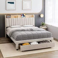 Cadre de lit King Size avec tête de lit de rangement, station de charge, plateforme rembourrée avec tiroirs, lattes en bois robustes, sans sommier tapissier, gris clair