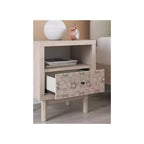 Table de Chevet Birkmore de Signature Design by Ashley avec Un Tiroir et Port de Charge USB, Finition Chêne Clair, Tiroir à Accents Floraux, Beige